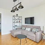 2 Bedroom Flat Centre De Paris - Eiffel Tower View