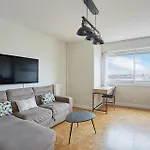 2 Bedroom Flat Centre De Paris - Eiffel Tower View