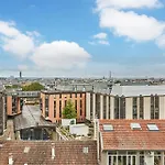2 Bedroom Flat Centre De Paris - Eiffel Tower View
