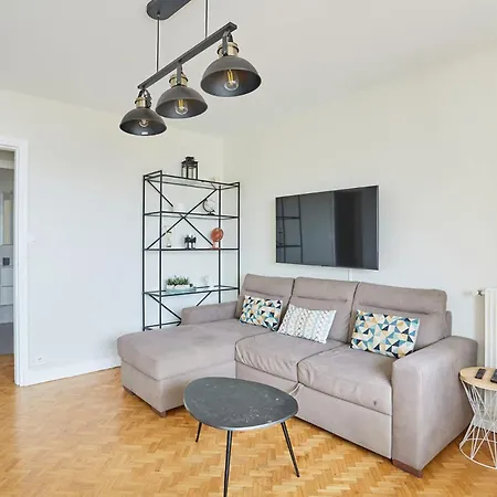 2 Bedroom Flat Centre De - Eiffel Tower View * Parigi